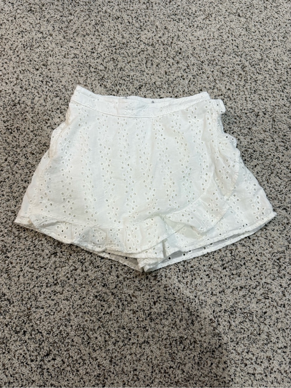 Abercrombie & Fitch White Eyelet Ruffle Skort
